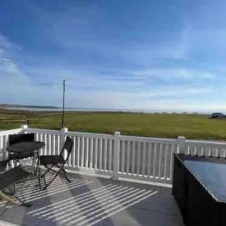 Apartament 3 Bedroomed Caravan With Amazing Sea Views!